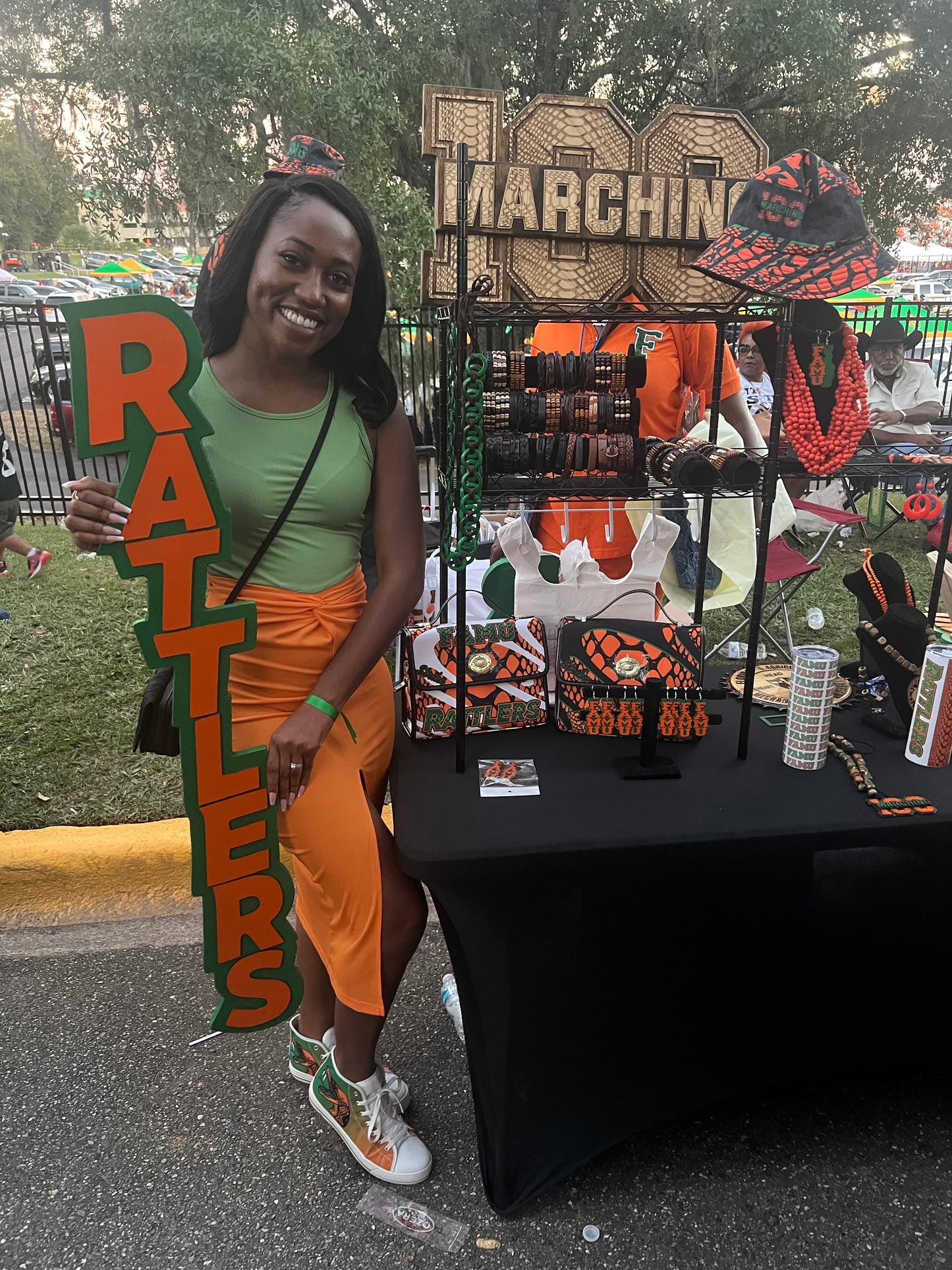 Famu Wood hanging staff orange / green