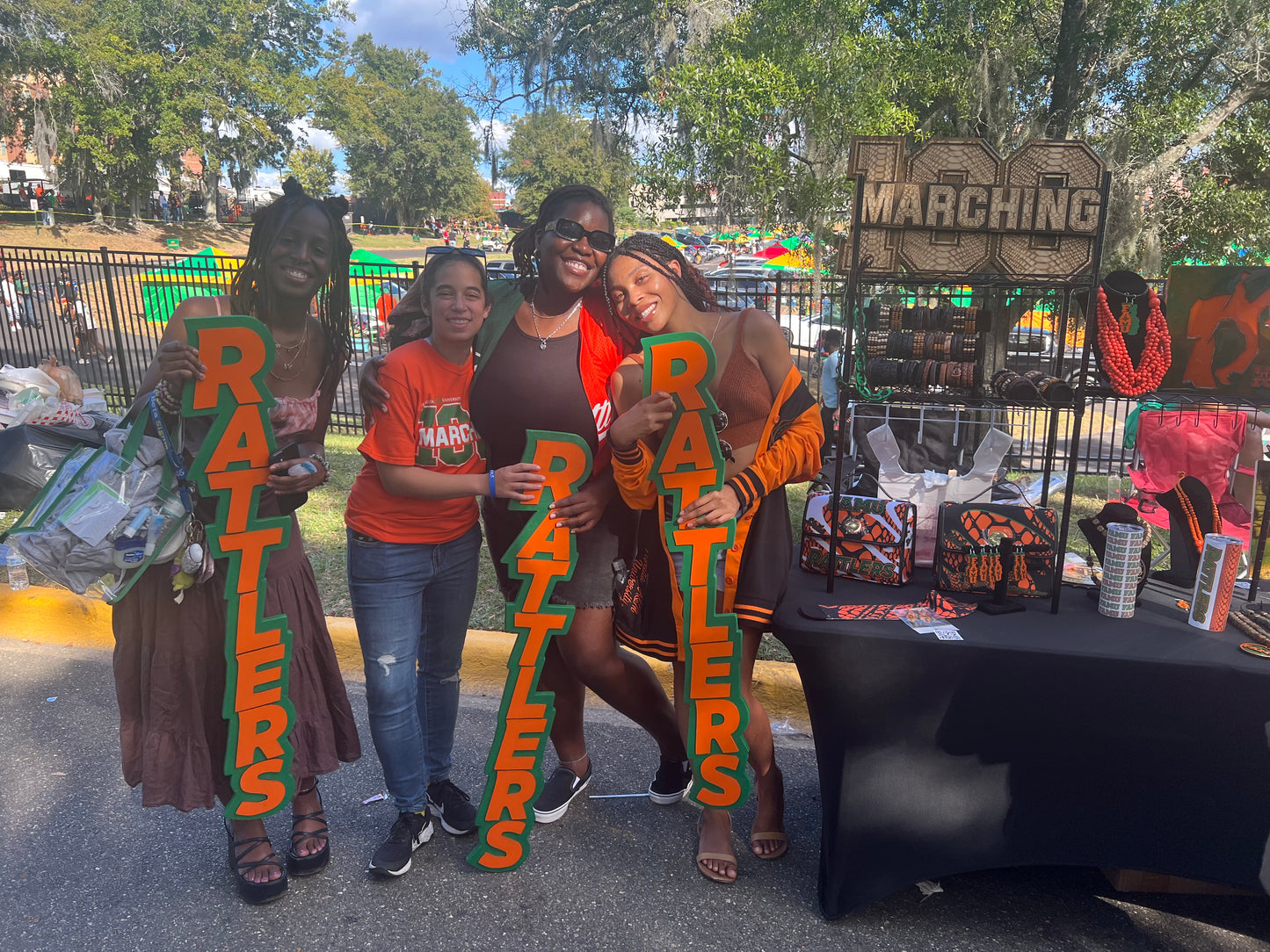 Famu Wood hanging staff orange / green